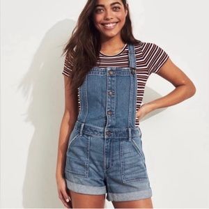 Hollister Hi-Rise Mom Short Overall 4” Inseam Size M
